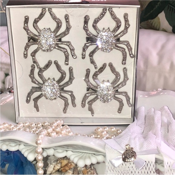 NIB! Gothic Halloween Rhinestone Spider Napkin Rings Set/4 - Picture 5 of 7